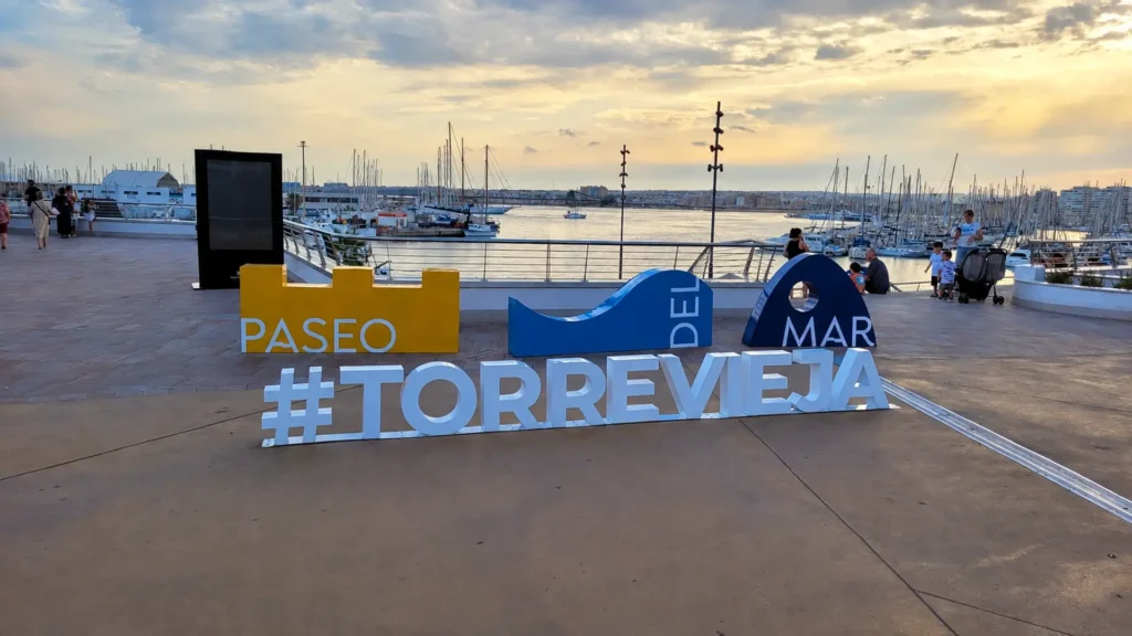 Paseo Del Mar Torrevieja Social Media Sign